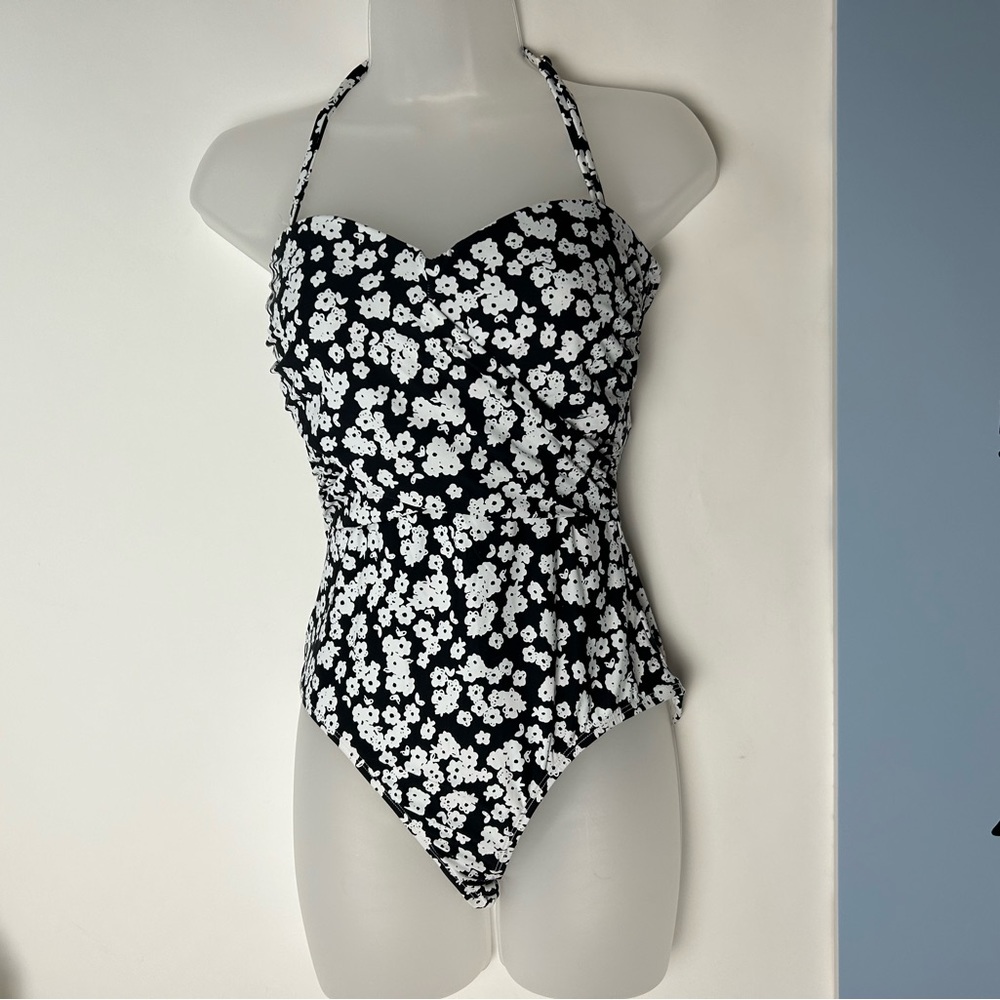 Anne Cole 1PC Black White Floral Swimsuit 10‎ Beach Vacation